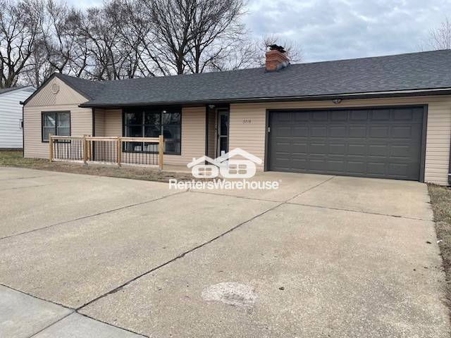 Foto del edificio - Stunning 3-bedroom home with circle driveway & fenced yard