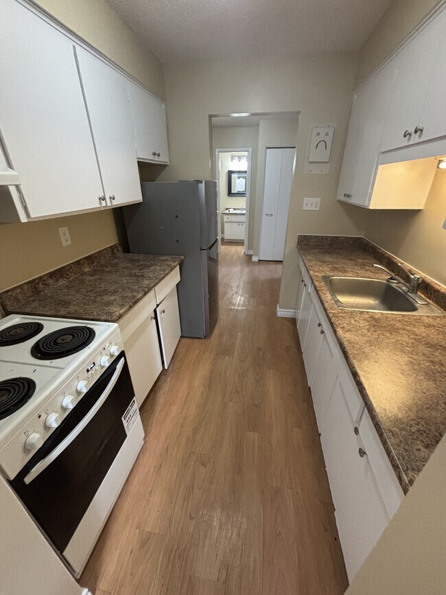 Photo du bâtiment - 30-30 Westmount Rd W