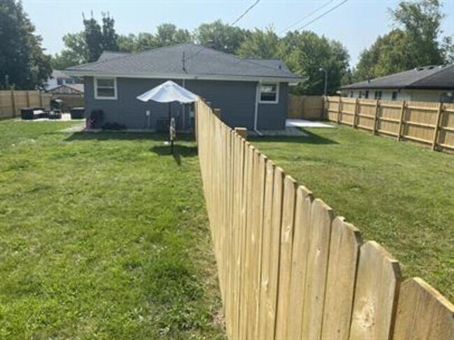 Building Photo - 310 Rivera Dr