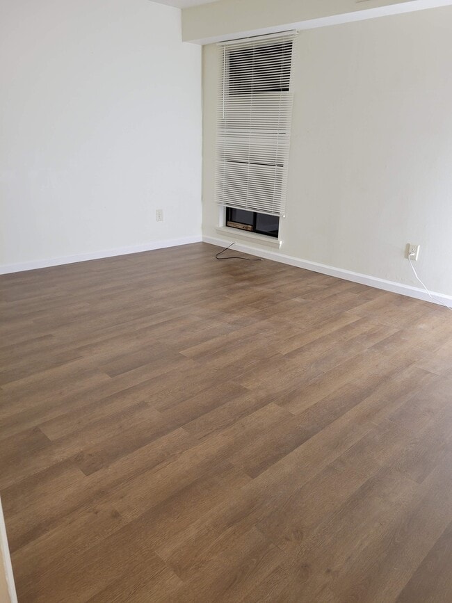 Bed Room - 900 College Park Dr