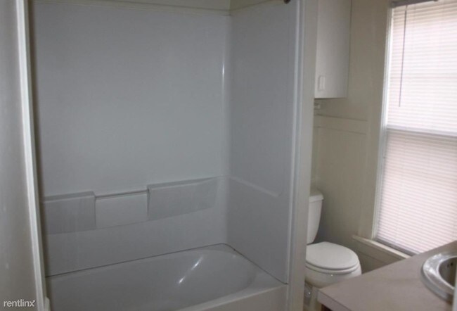 Building Photo - 832 Brookwood Pl