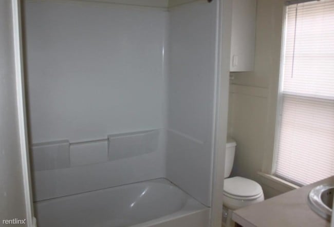 Foto del edificio - 832 Brookwood Pl
