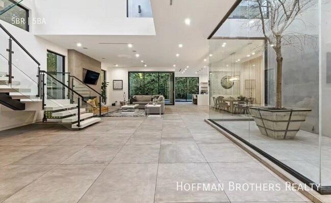 Foto del edificio - 742 N Cherokee Ave