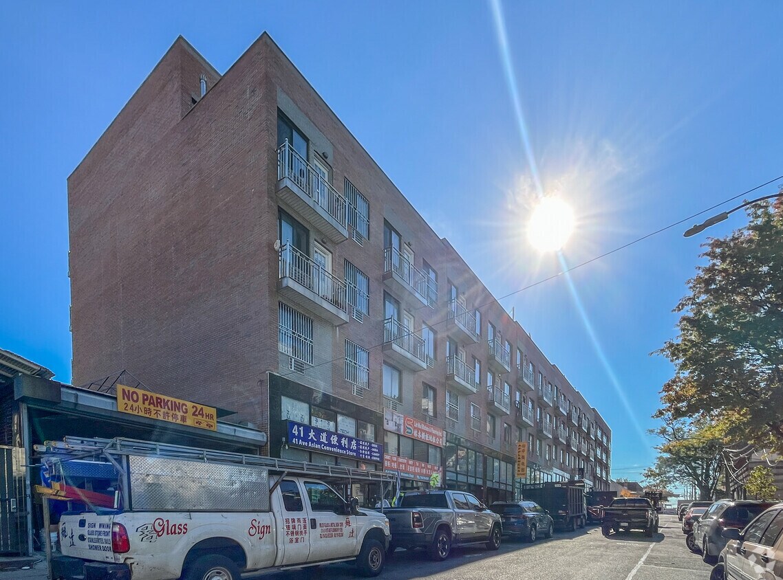 Primary Photo - 4109-4131 Haight St