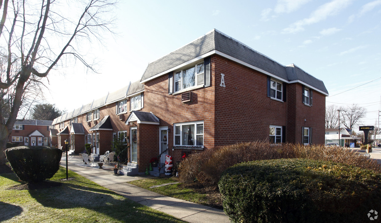 Primary Photo - Glendora Court Apartments