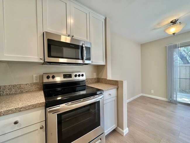 Building Photo - Newly Remodeled 2 Bedroom 2 Bath Near UTC ...
