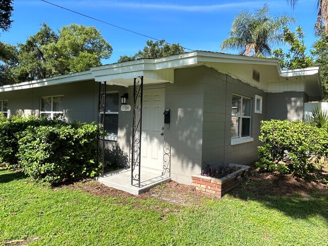 Building Photo - 1104 S Mills Ave