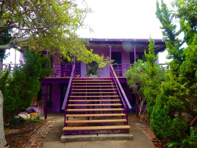 Building Photo - 1916 Bernardo De Galvez Ave