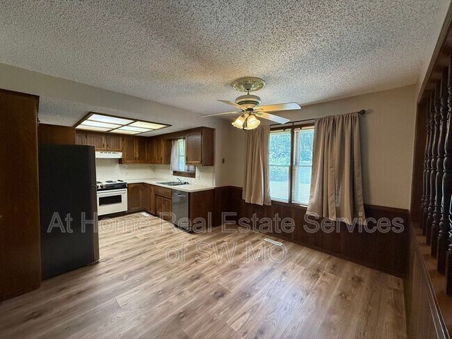 Foto del edificio - 3682 W Harrison St