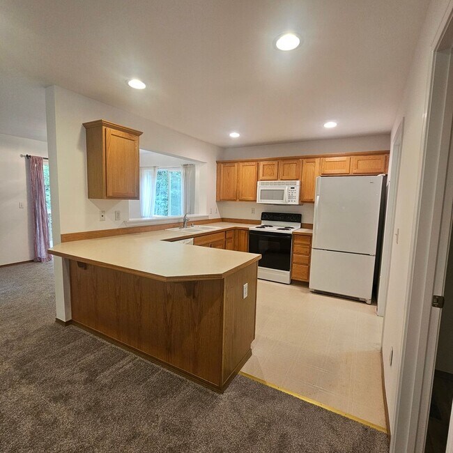 Foto del edificio - 968 NW Poppy Ct