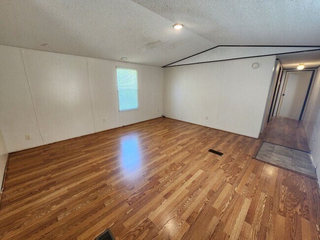 Foto del edificio - 15 Wilma Ln