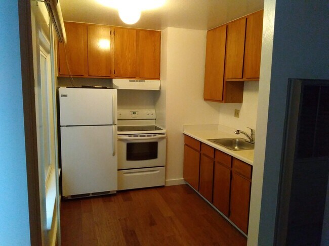 Kitchen - 4225 Cesar Chavez St