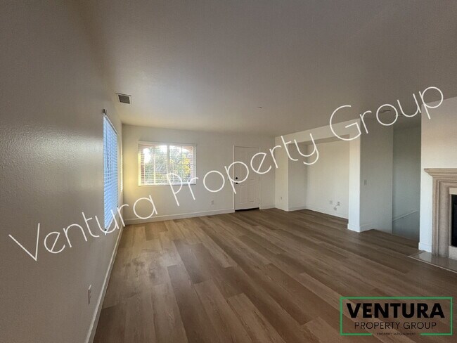 Foto del edificio - Spacious 4-Bed, 3-Bath Townhouse Retreat at The Gated Community at the Cottages