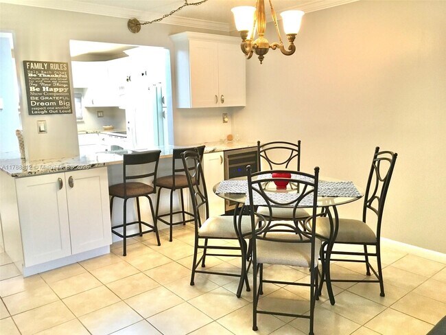 Foto del edificio - 9410 N Hollybrook Lake Dr