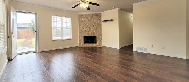 Foto del edificio - "Charming 3-Bed, 2-Bath Oasis in Lubbock