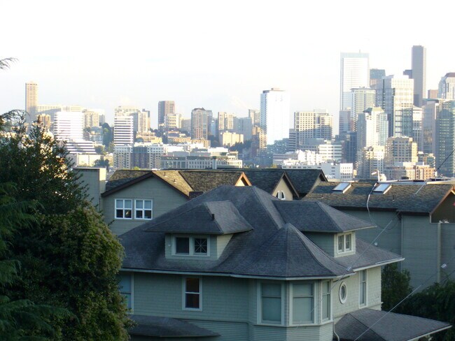 Great Views - 566 Galer St