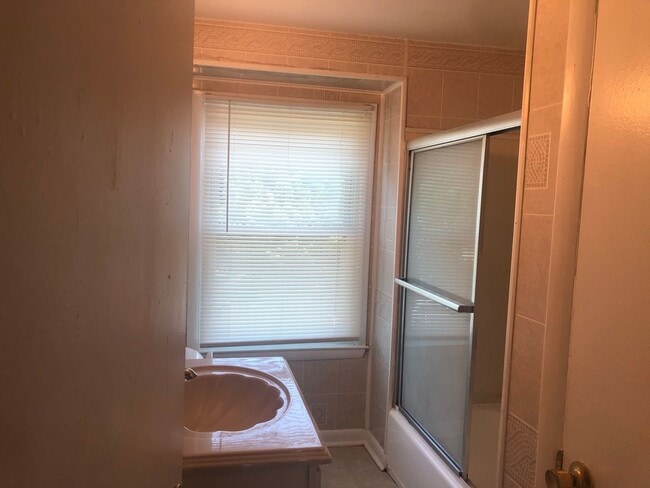 Foto del edificio - 3 bedroom 2 full bathroom in Baltimore County