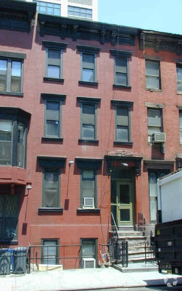 Building Photo - 353 W 30th St