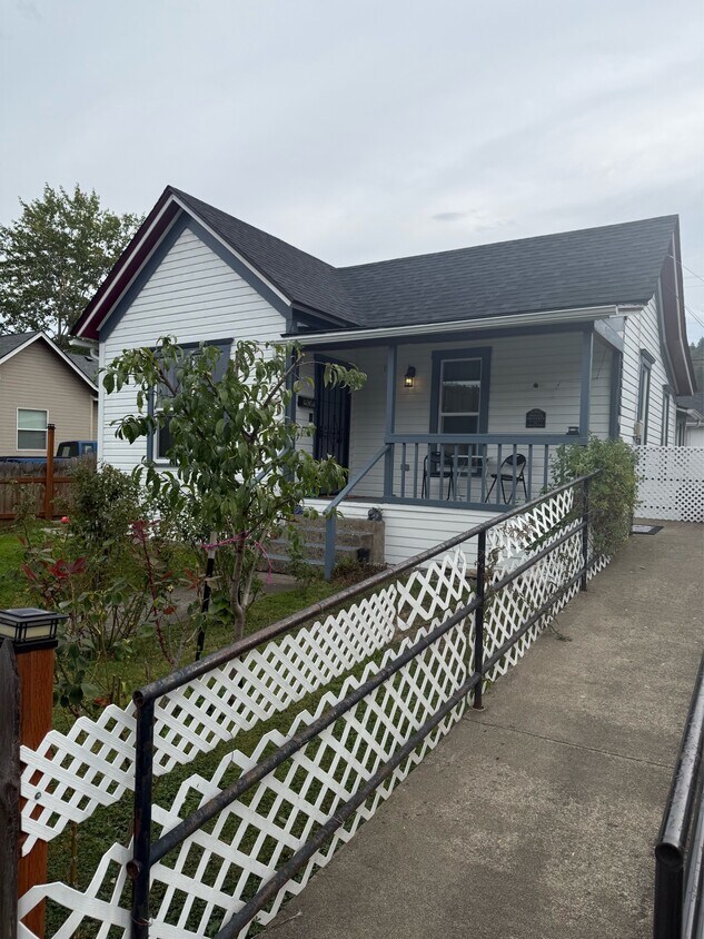 Primary Photo - 1321 SE Mill St