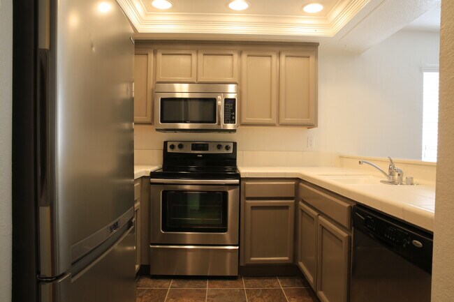 kitchen - 7408 Oxford Cir