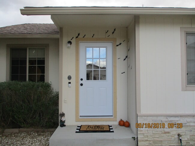 Building Photo - 972 Hillside Dr