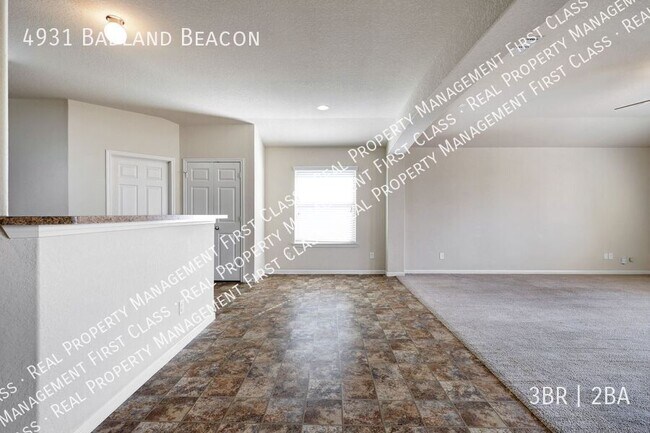 Foto del edificio - 4931 Badland Beacon