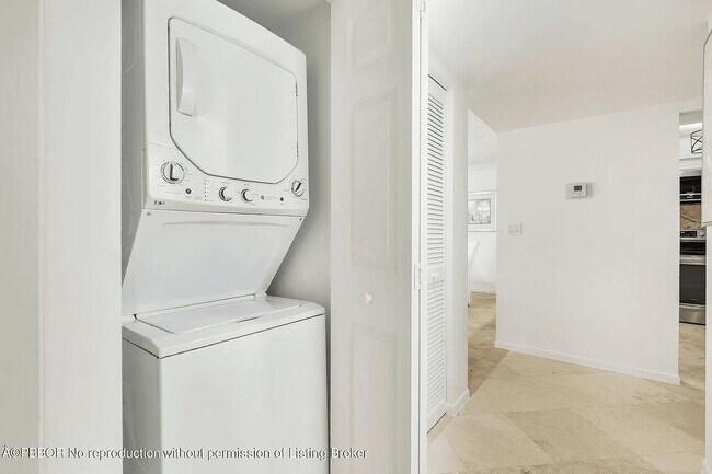 Foto del edificio - 3701 S Flagler Dr