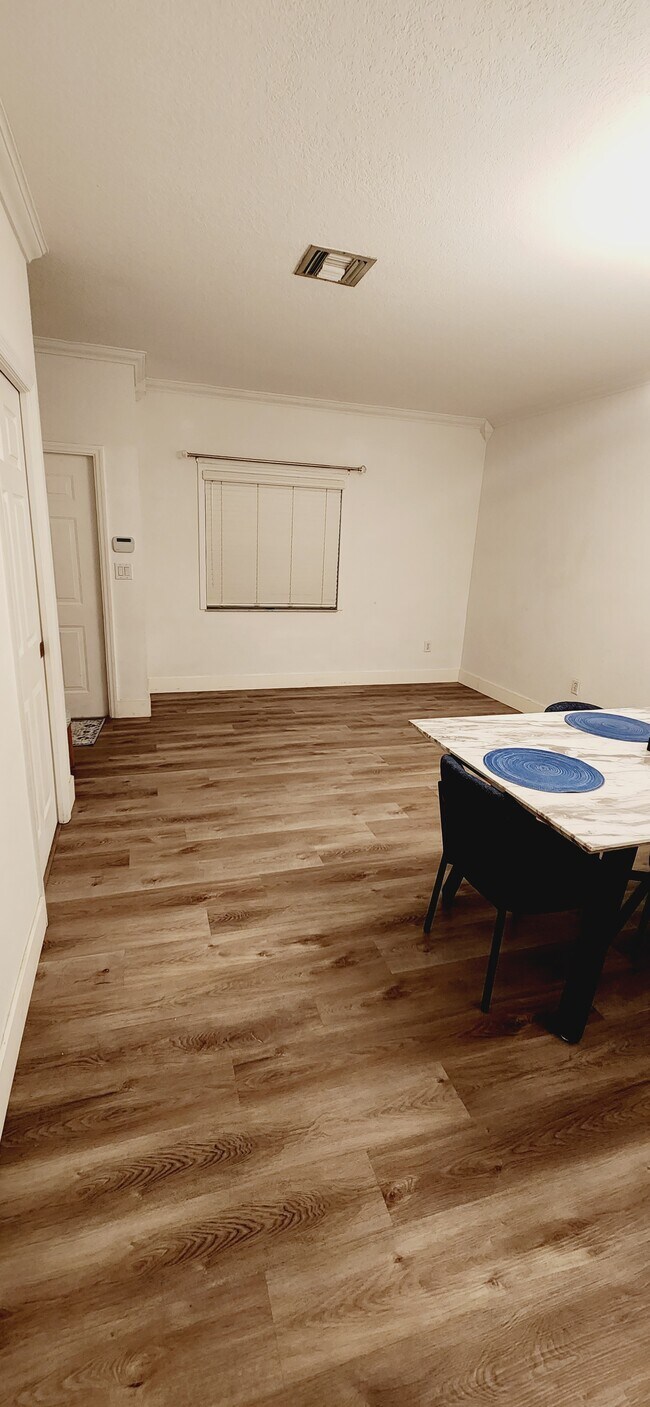 Foto del edificio - 5701 NW 114th Ct