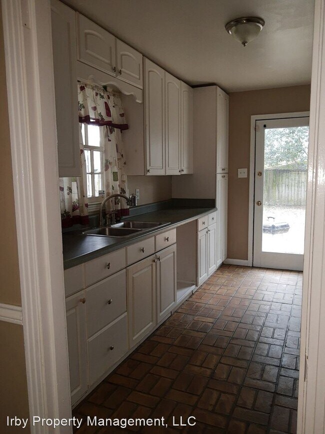 Building Photo - 3 br, 1 bath House - 4057 Sallie Court