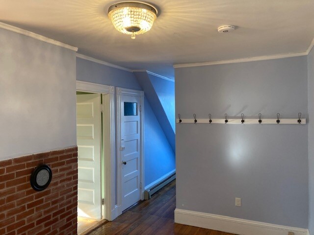 Entryway - 61 Montebello Rd