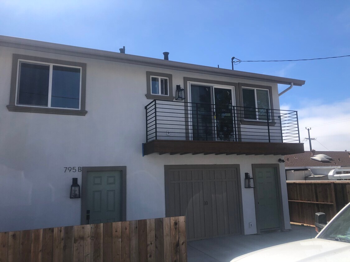Front curb appeal - 795 Amador Ave