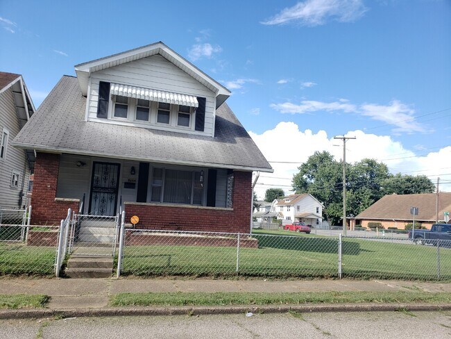 Building Photo - 2664 Chesterfield