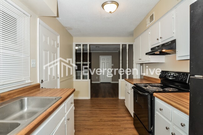 Building Photo - 5070 Quince Rd