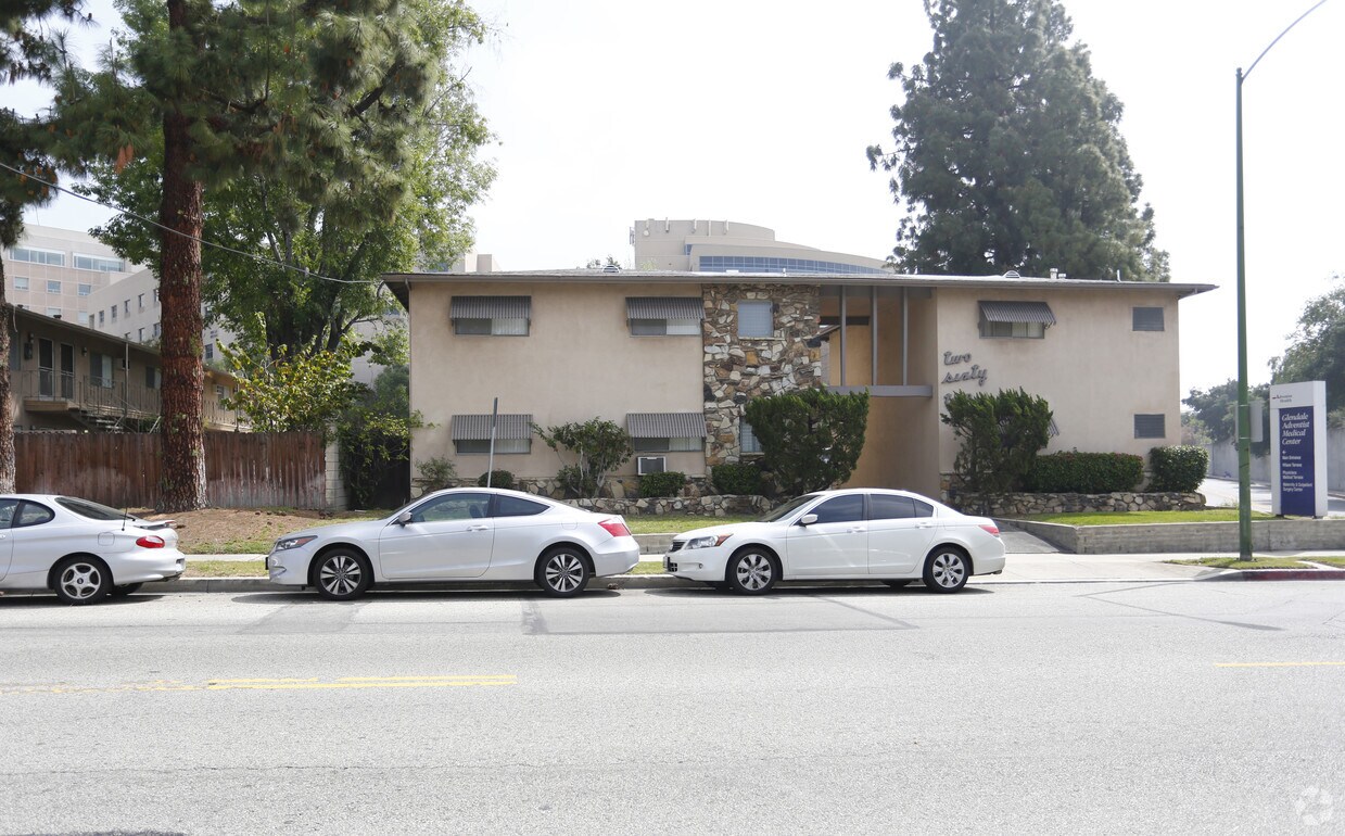Building - 262 Sinclair Ave