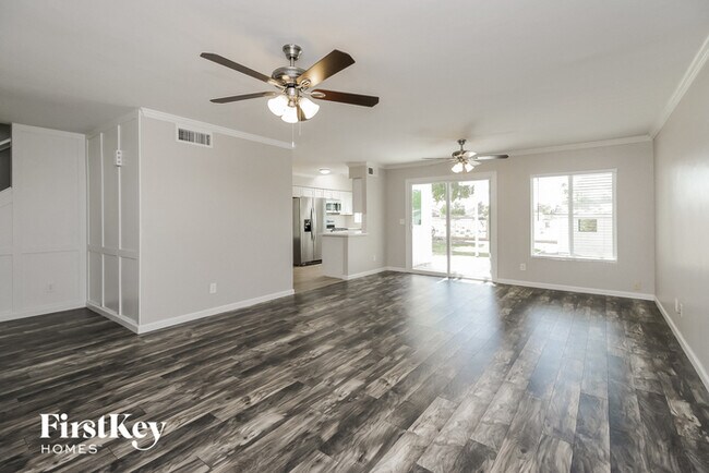 Foto del edificio - 5359 E Elmwood St