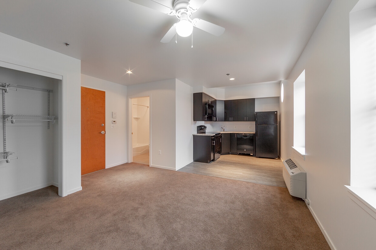 Primary Photo - 76 Rittenhouse Pl