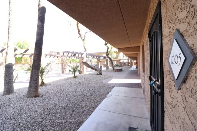 Building Photo - 7110 E Continental Dr