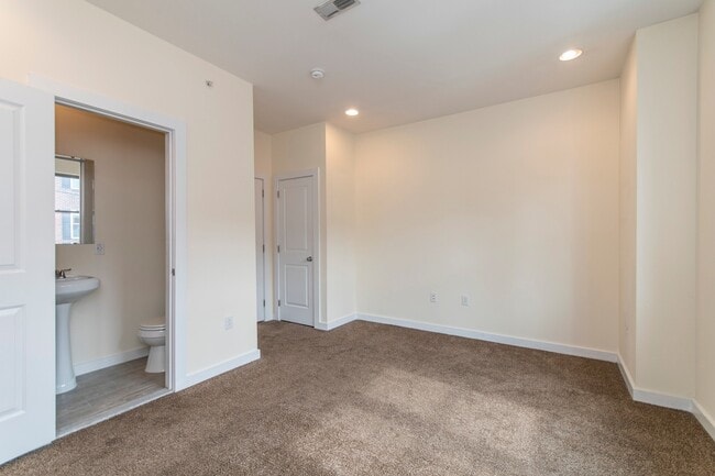 Building Photo - 1614 N Sydenham St