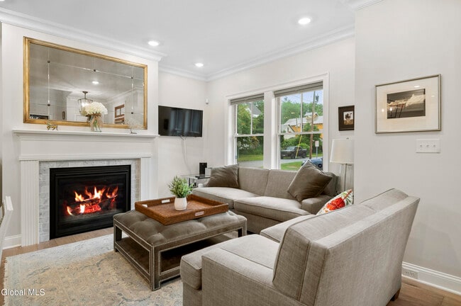 Building Photo - 37 White St