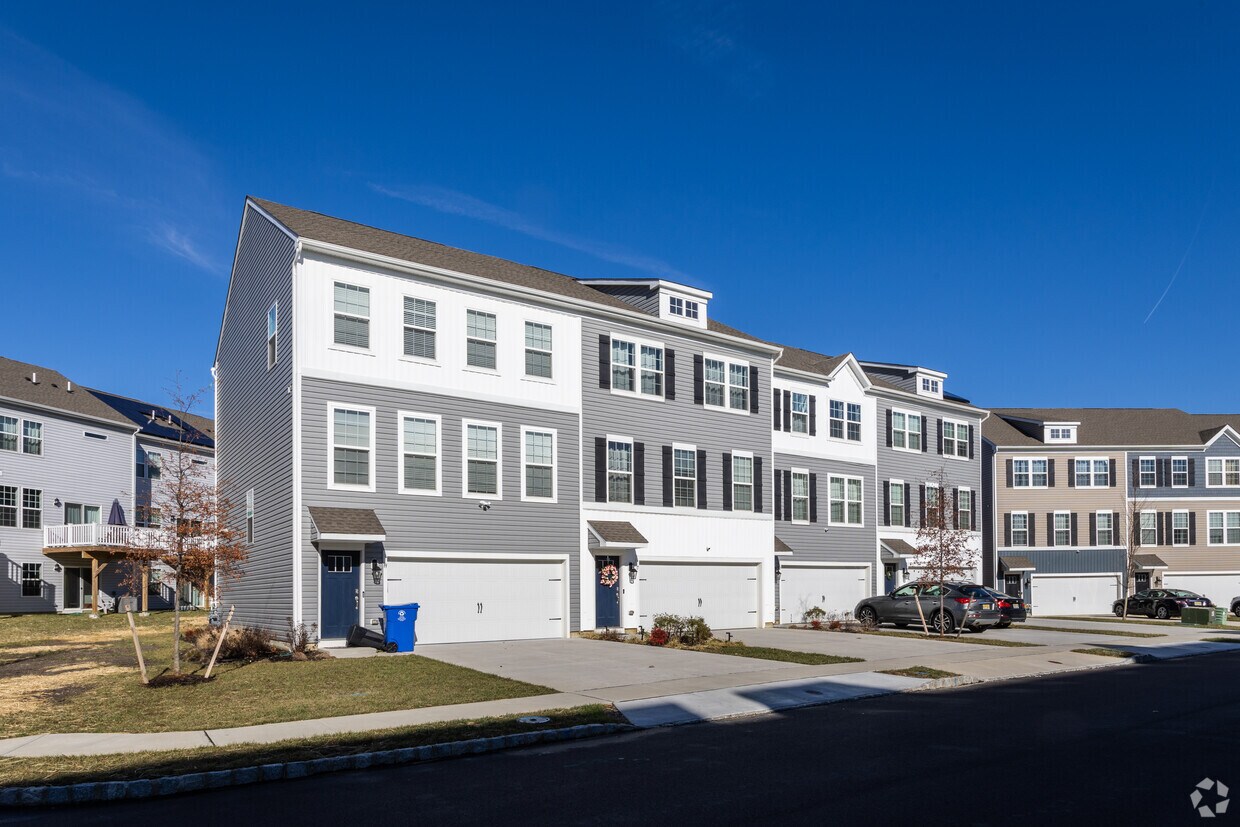 Primary Photo - Parkers Mill Townhomes