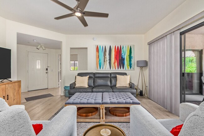 Foto del edificio - 9555 E Raintree Dr