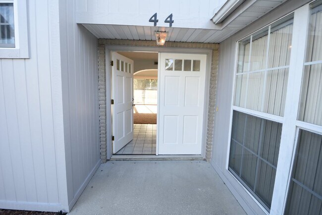 Foto del edificio - Water front, 2 story canal home.. Palm Harbor subdivision