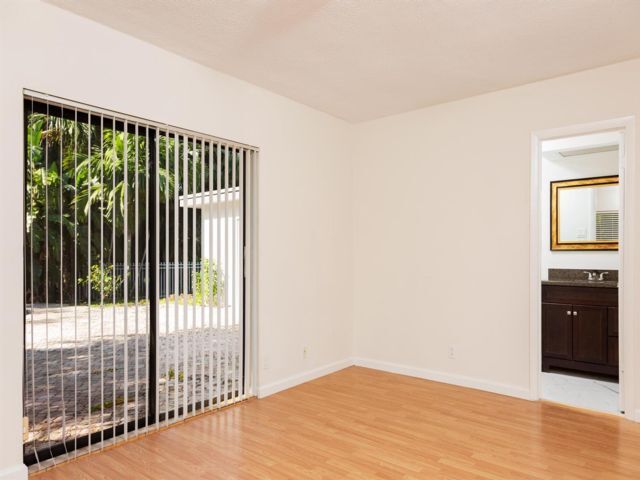 Foto del edificio - 8690 Gatehouse Rd
