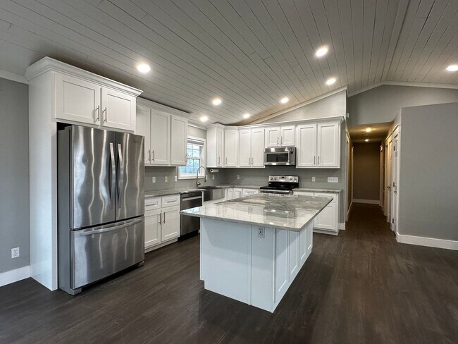 Foto del edificio - 4 Bedroom/3 Bathroom House in Piney Flats, TN