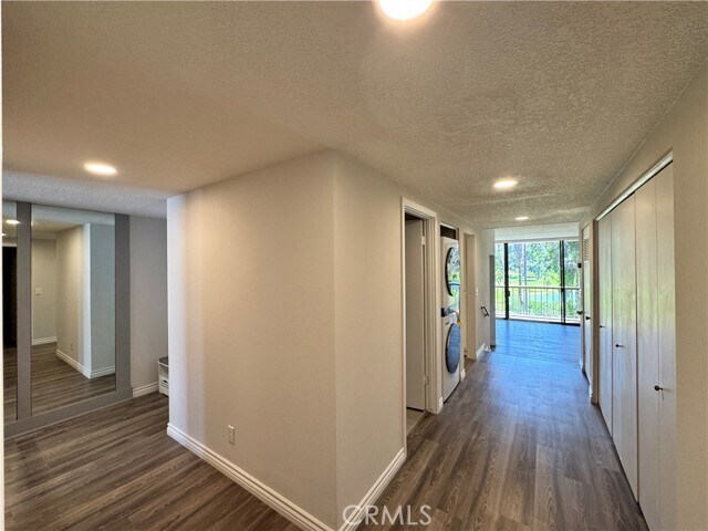 Foto del edificio - 5555 Canyon Crest Dr
