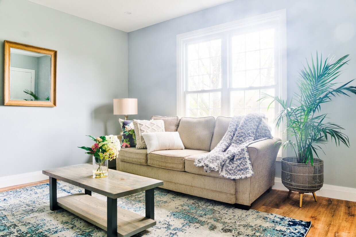 Living room - 742 Janette Av