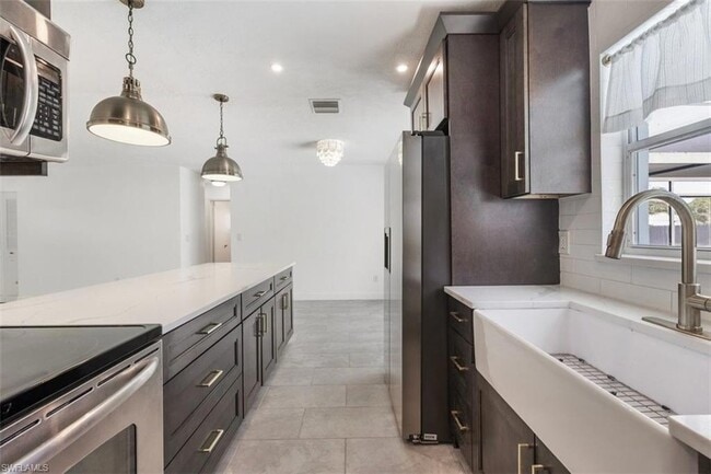 Foto del edificio - 1948 46th St SW