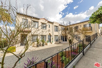 Building Photo - 1152 S Bronson Ave