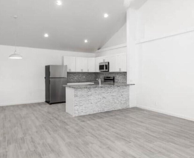 Building Photo - 13904 Folkestone Cir