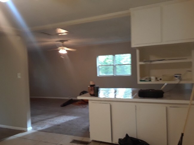 Building Photo - BEAUTIFUL 3 BR 1.5 BATH JONESBORO HOME